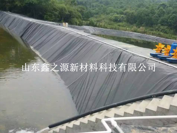 問：魚塘養殖防滲膜的周圍可以貼瓷磚嗎？